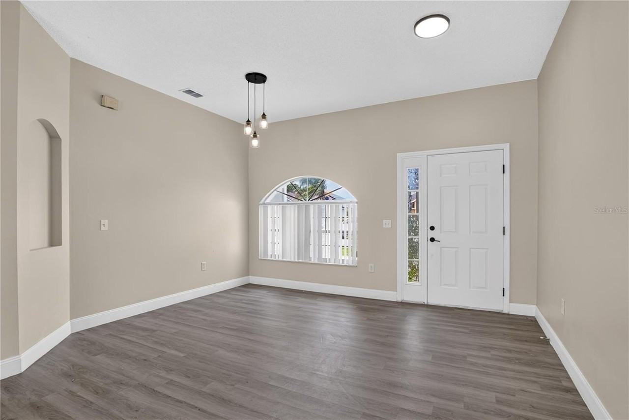 121 Aurelia Ct - Photo 4 of 38