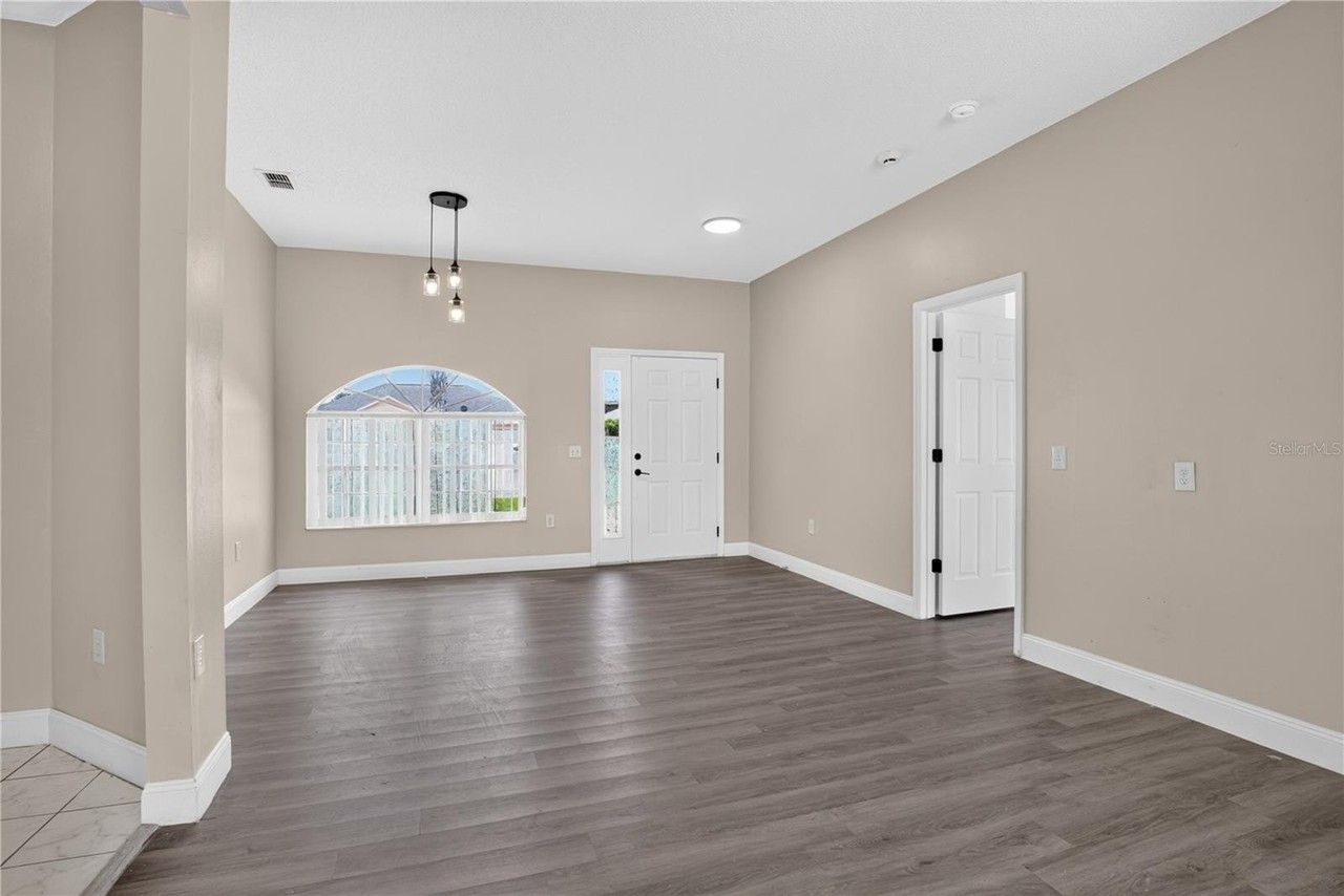 121 Aurelia Ct - Photo 5 of 38