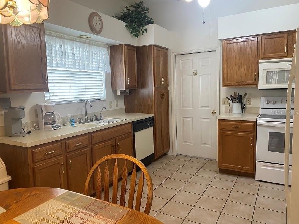 1223 Granada Ct - Photo 3 of 12