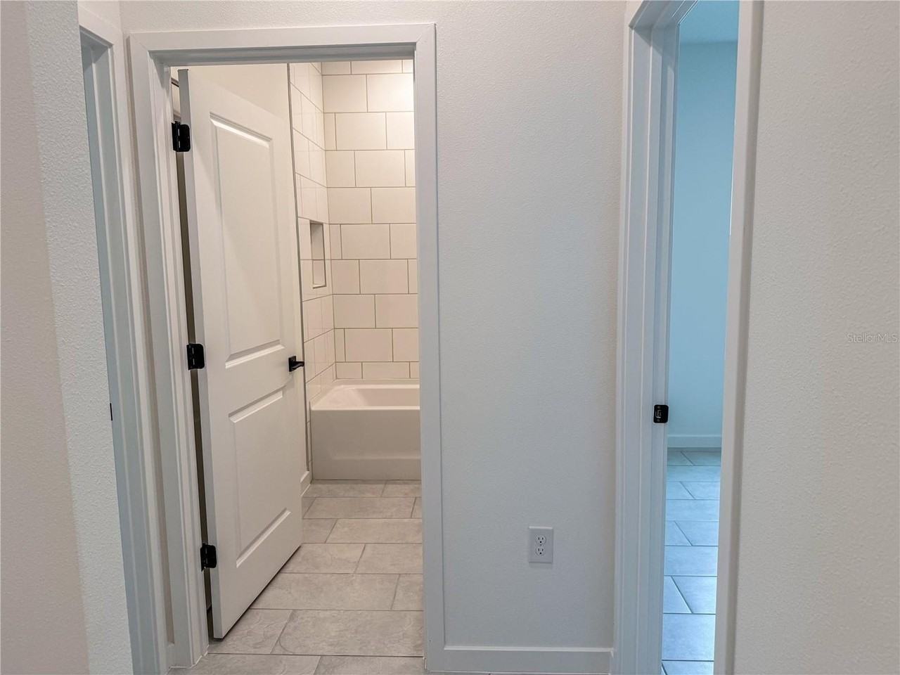 4521 Nw 37th Street Rd - Photo 4 of 24
