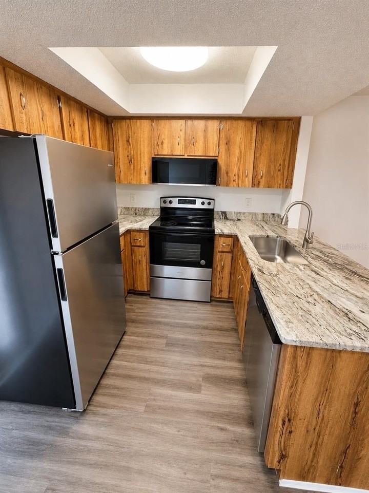 1417 Ne 17th Ave - Photo 5 of 12