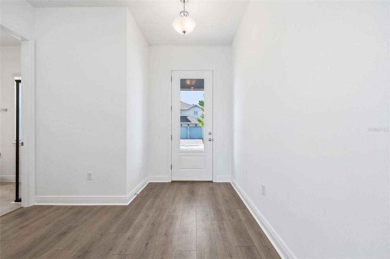 10085 Ballast Dr - Photo 3 of 36