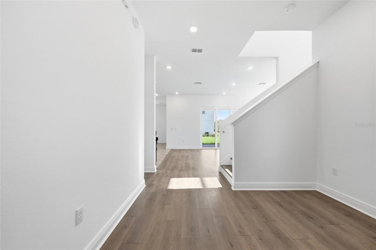 10085 Ballast Dr - Photo 4 of 36