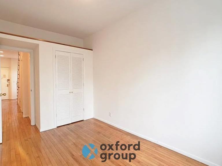 306 E 82nd St - Photo 3 of 9