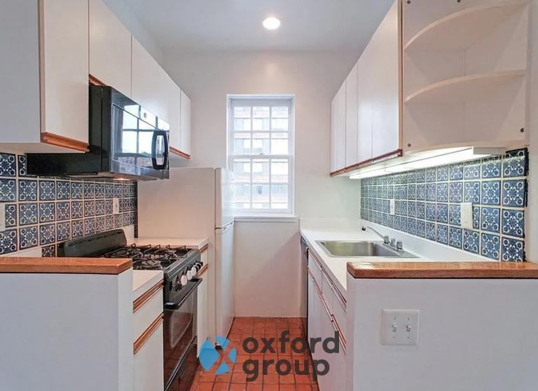 306 E 82nd St - Photo 6 of 9