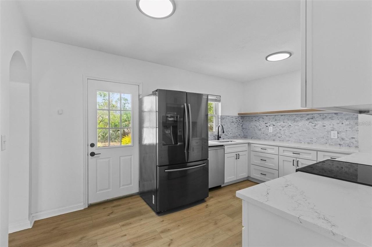 6206 S Foster Ave - Photo 5 of 15