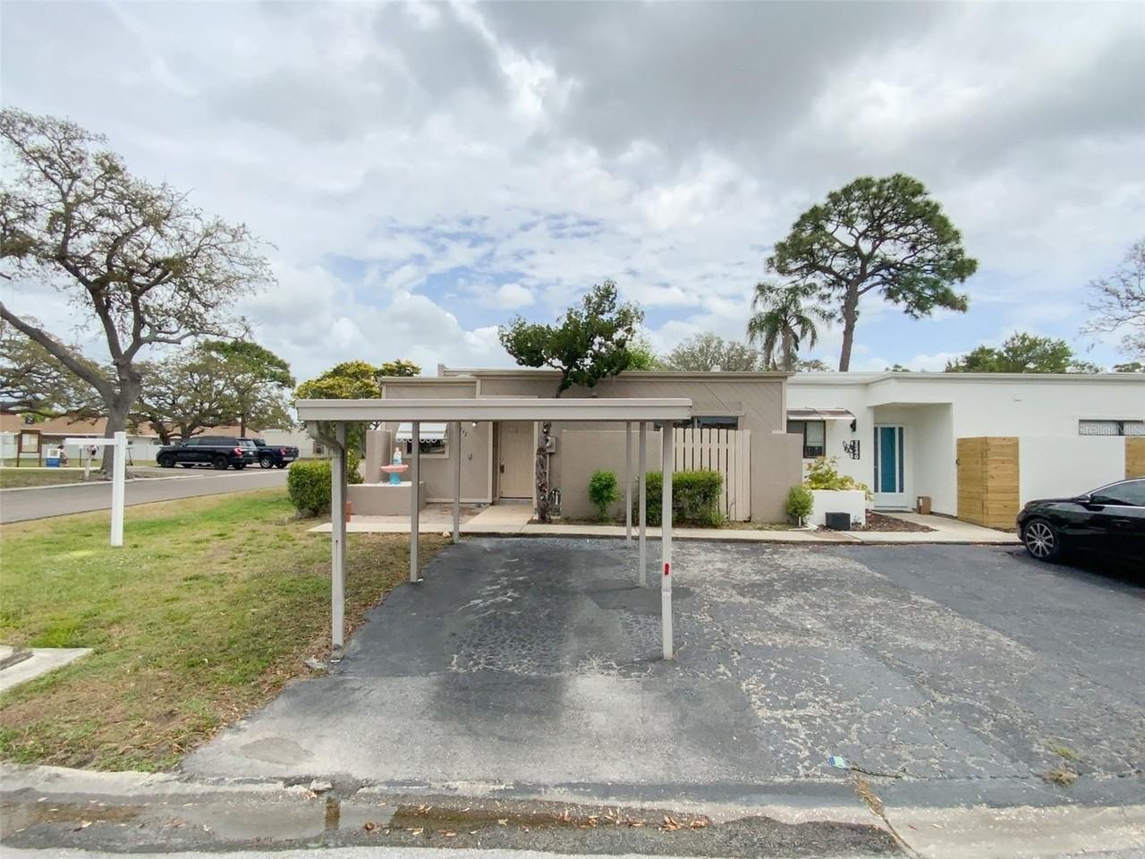 2242 Pinewood Villas Dr - Photo 3 of 35