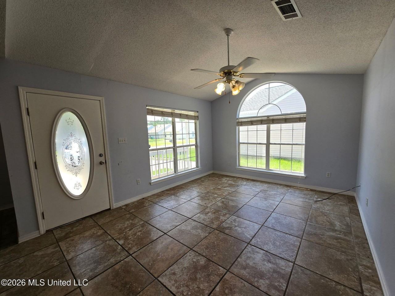 13200 Warren Dr - Photo 2 of 10