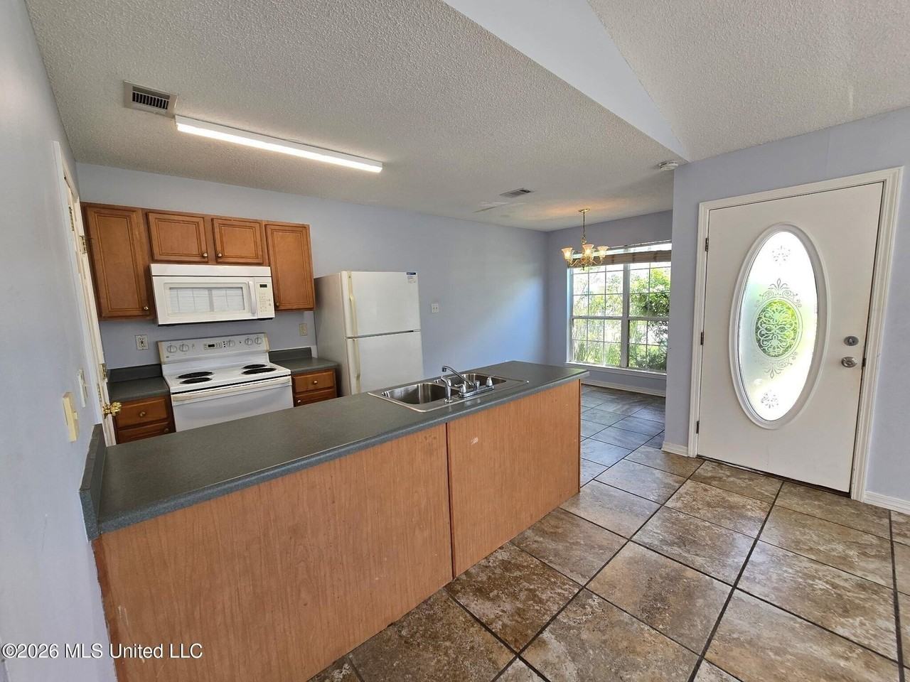 13200 Warren Dr - Photo 3 of 10
