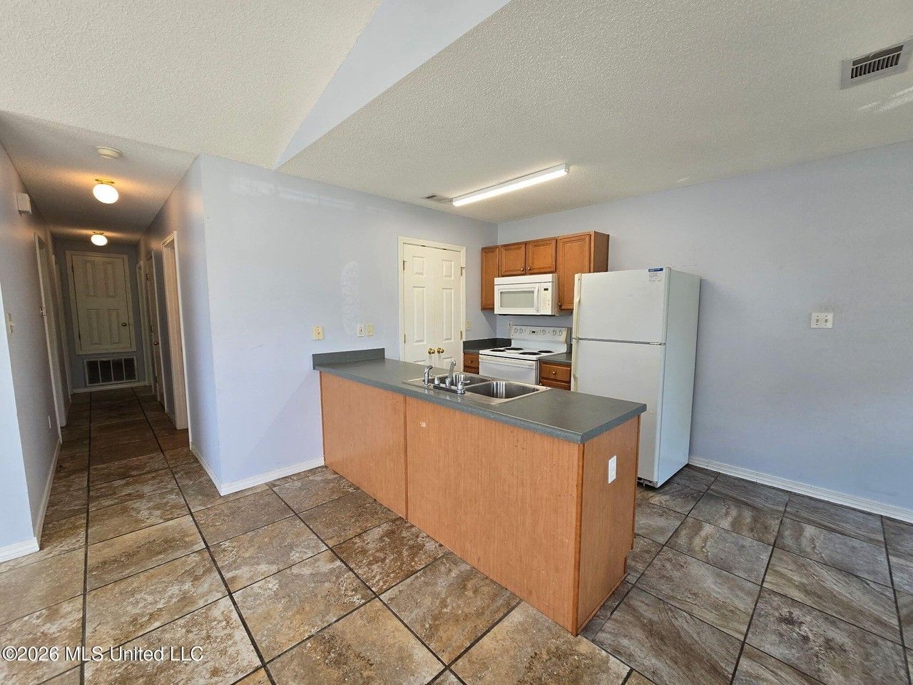 13200 Warren Dr - Photo 4 of 10