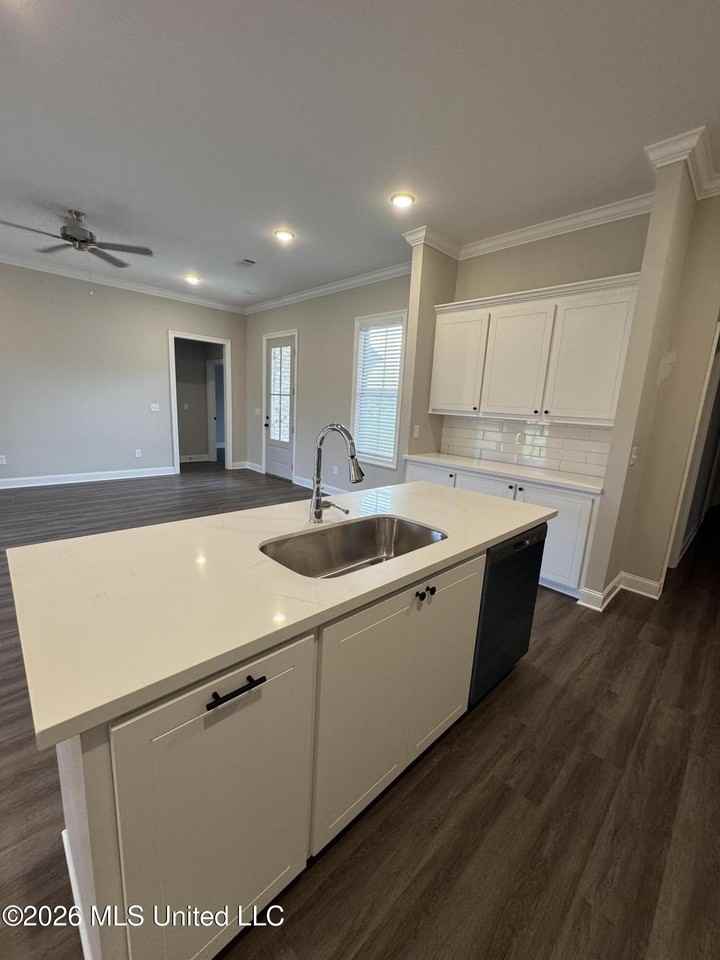 706 706 Kathleen Drive Way - Photo 6 of 23