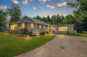 featured image of 12 Dickerson Pl