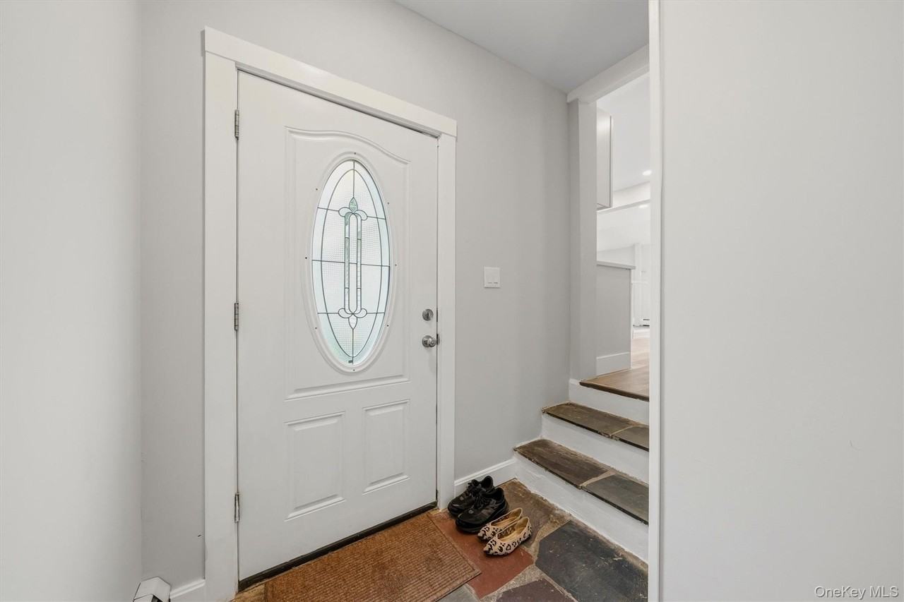 12 Dickerson Pl - Photo 3 of 31