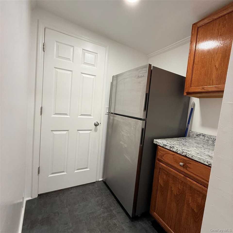 155 Main St #4 - Photo 3 of 14