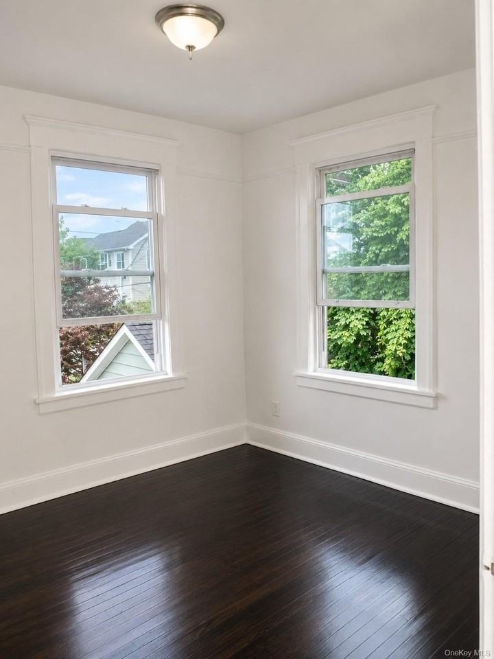 640 S 6th Ave - Photo 4 of 10