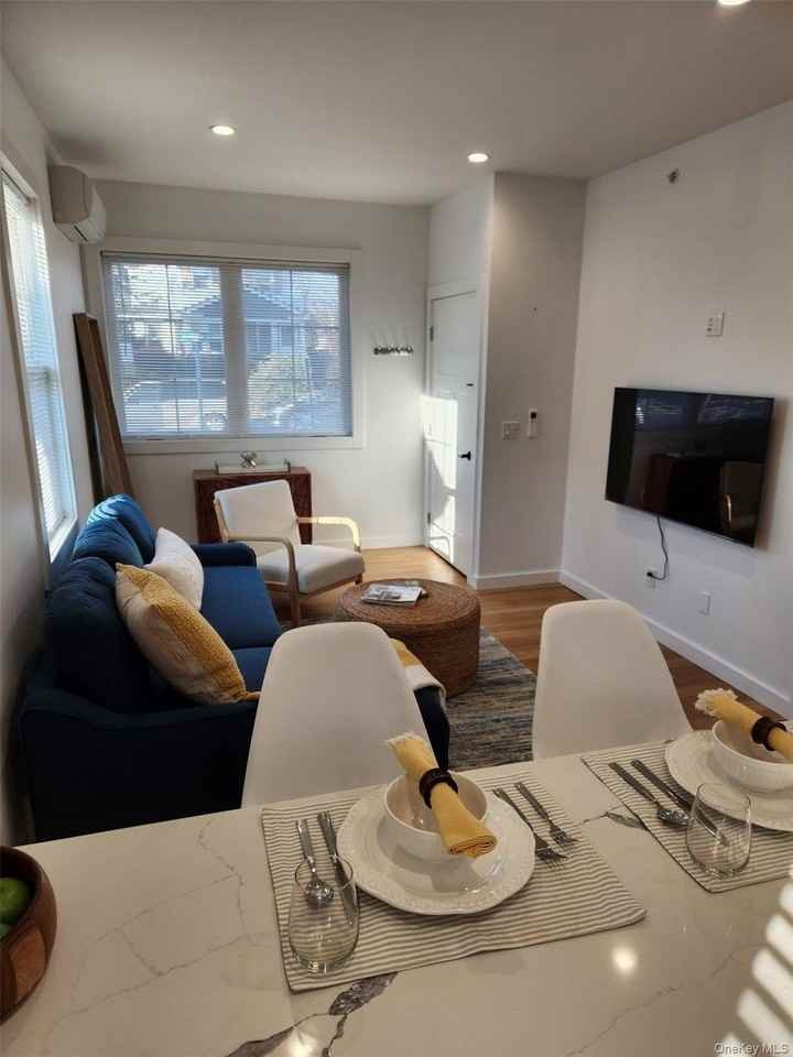 156 Jefferson Ave #1 - Photo 5 of 15