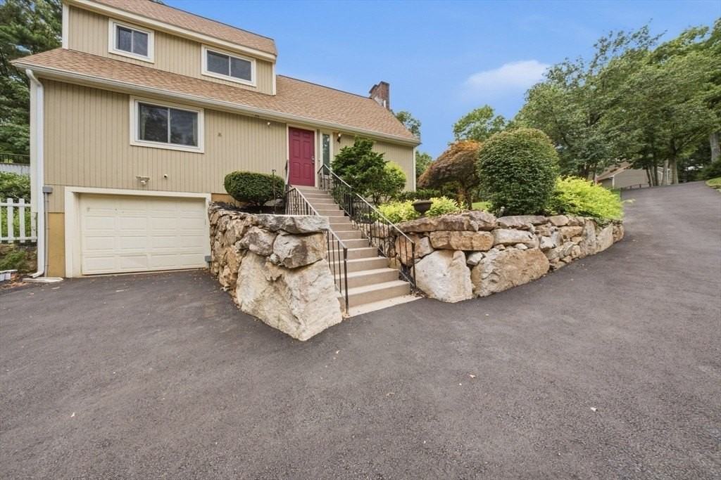 7 Sherborne Cir - Photo 2 of 39