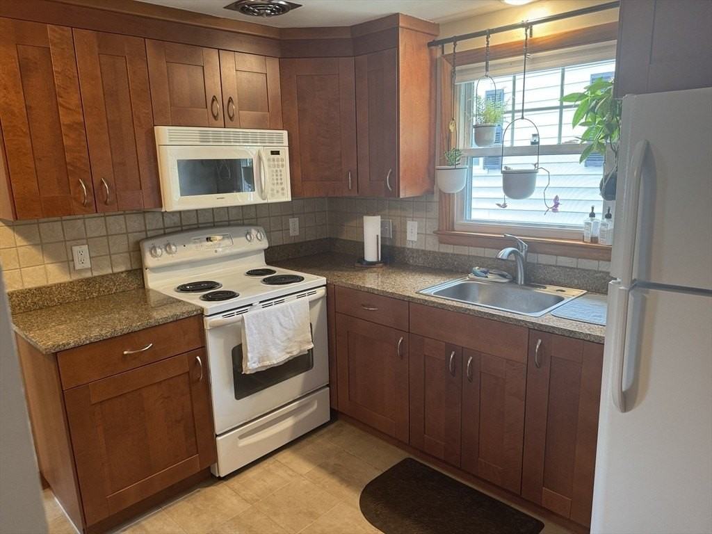 390 Massachusetts Ave #2 - Photo 4 of 13