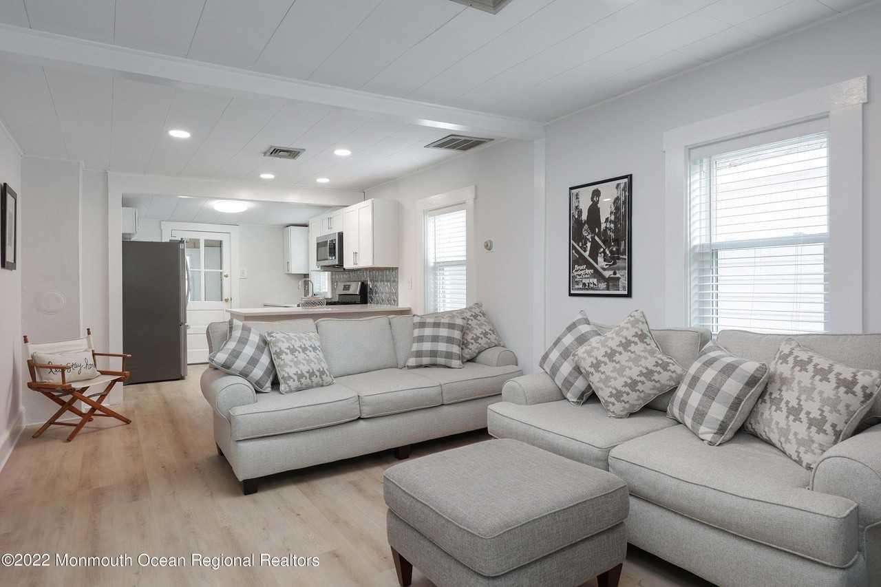 1233 Oakwood Rd - Photo 7 of 19