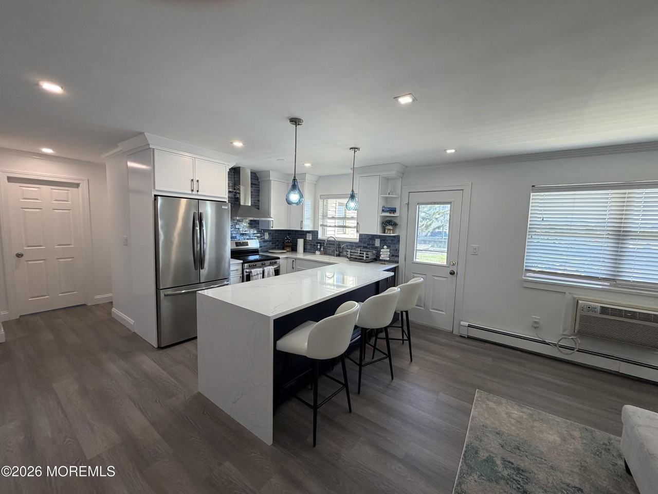 135 Wharfside Dr - Photo 2 of 14