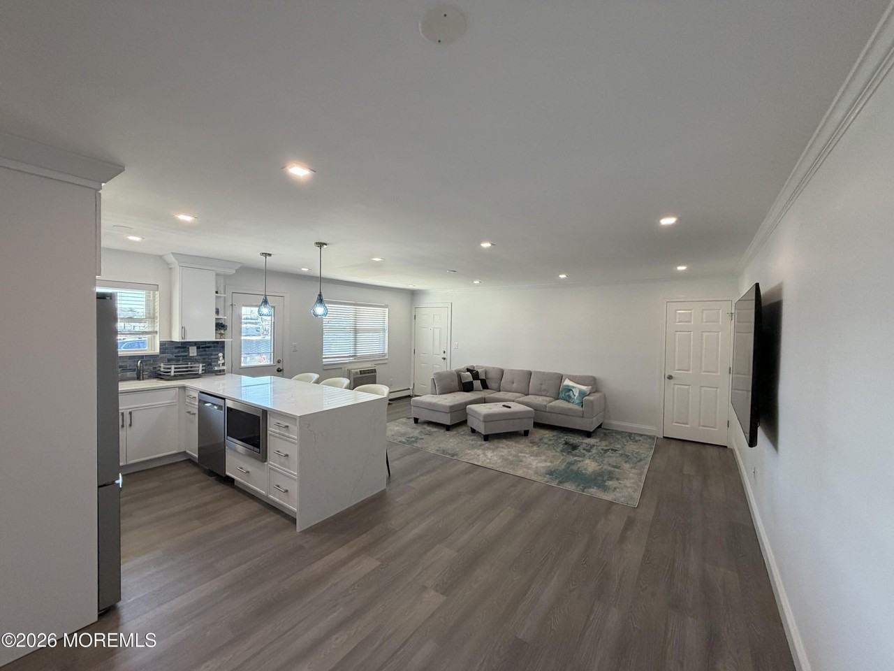 135 Wharfside Dr - Photo 4 of 14