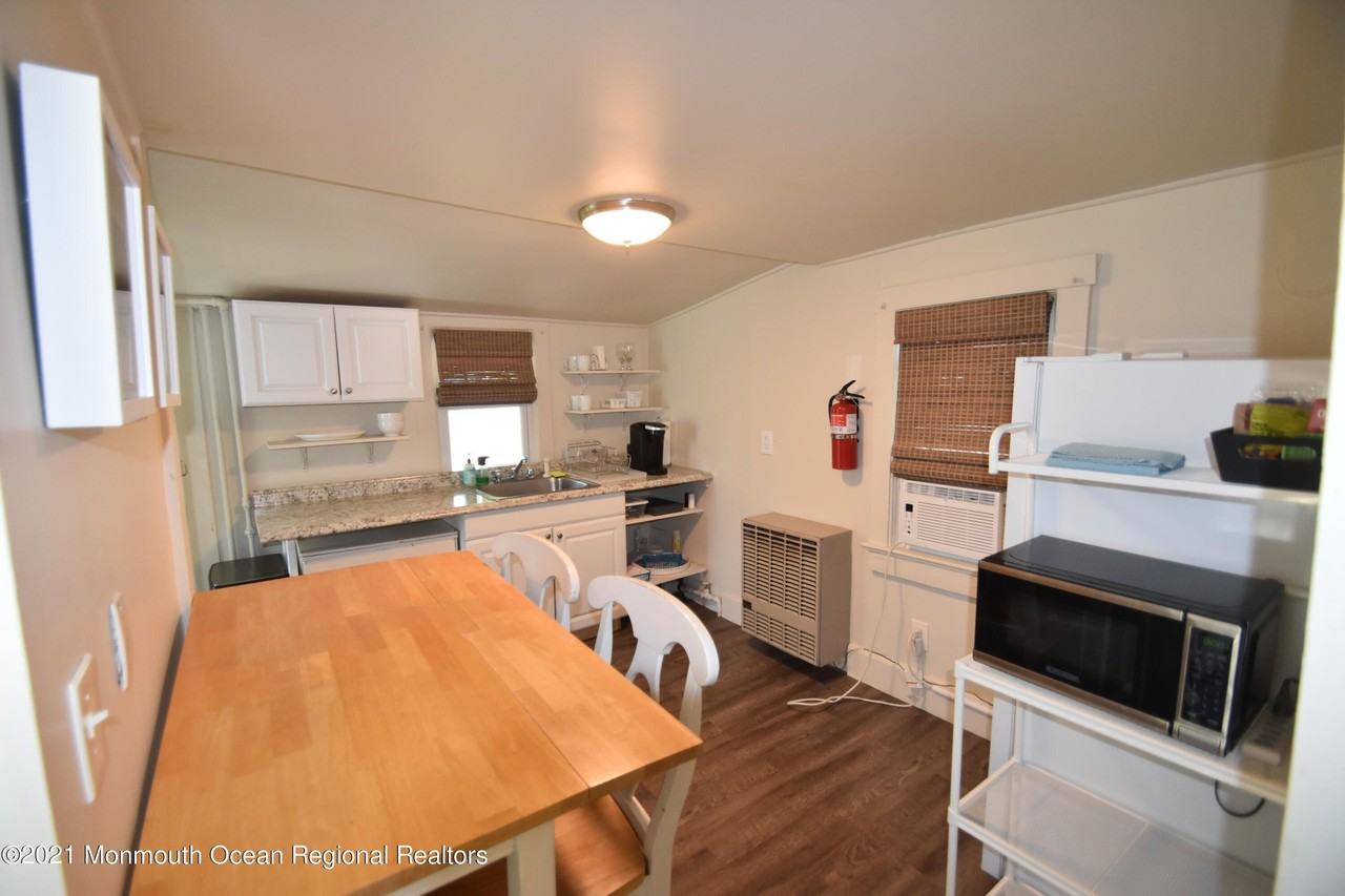 1722 J St #A - Photo 5 of 6