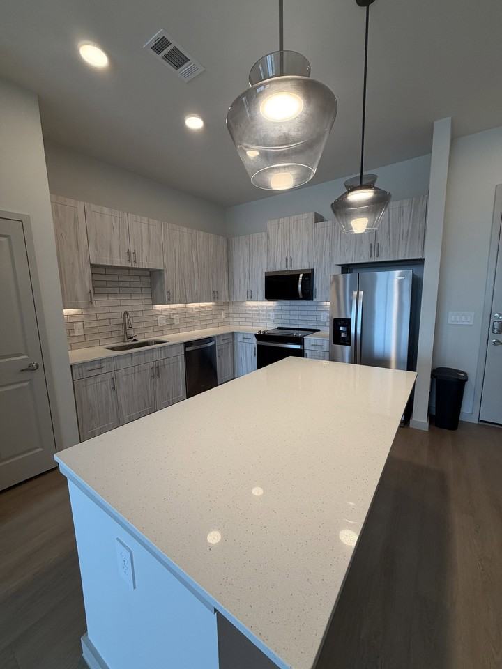Sharp St #4107 - Photo 3 of 8