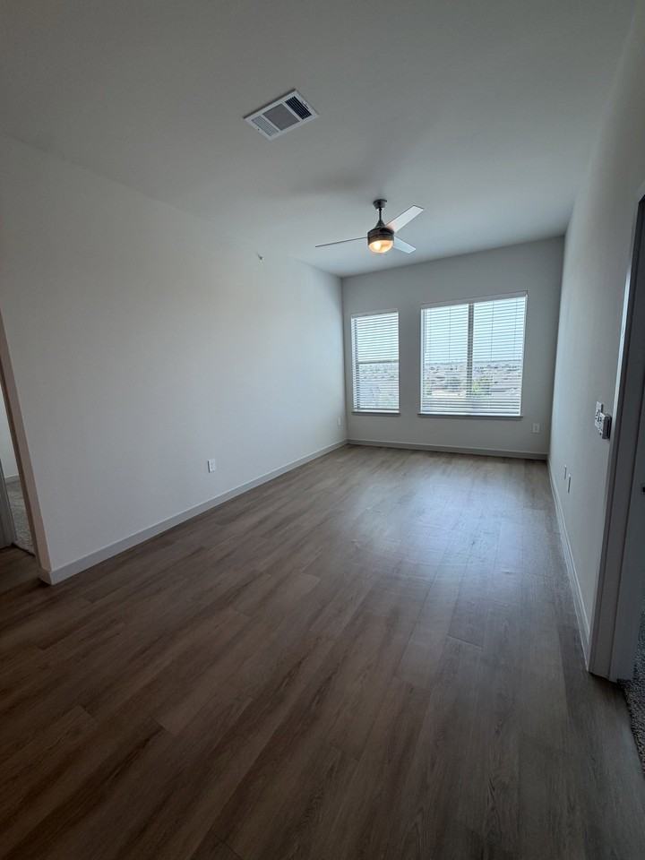 Sharp St #4107 - Photo 4 of 8