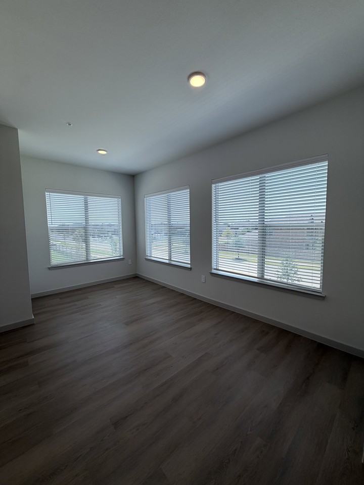 Sharp St #9103 - Photo 5 of 8