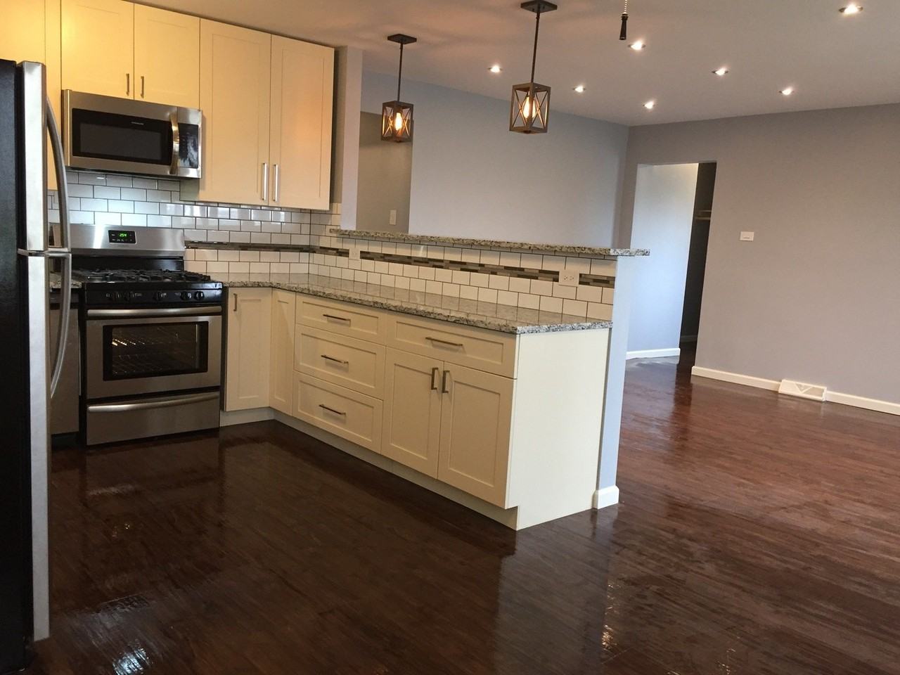 12941 S Saginaw Ave - Photo 2 of 32