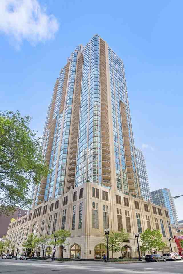 21 E Huron St #1706