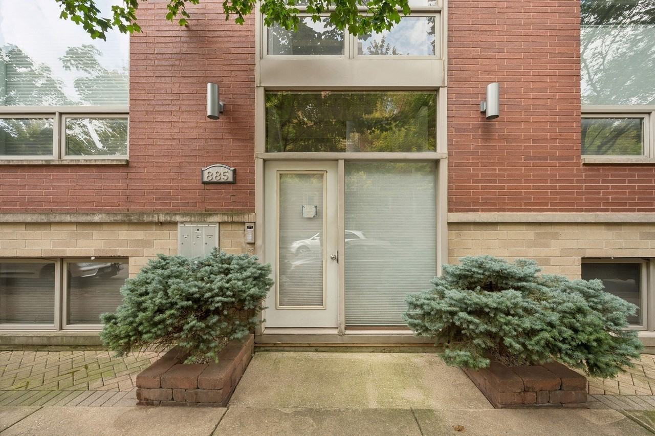885 N Hermitage Ave #C - Photo 2 of 24