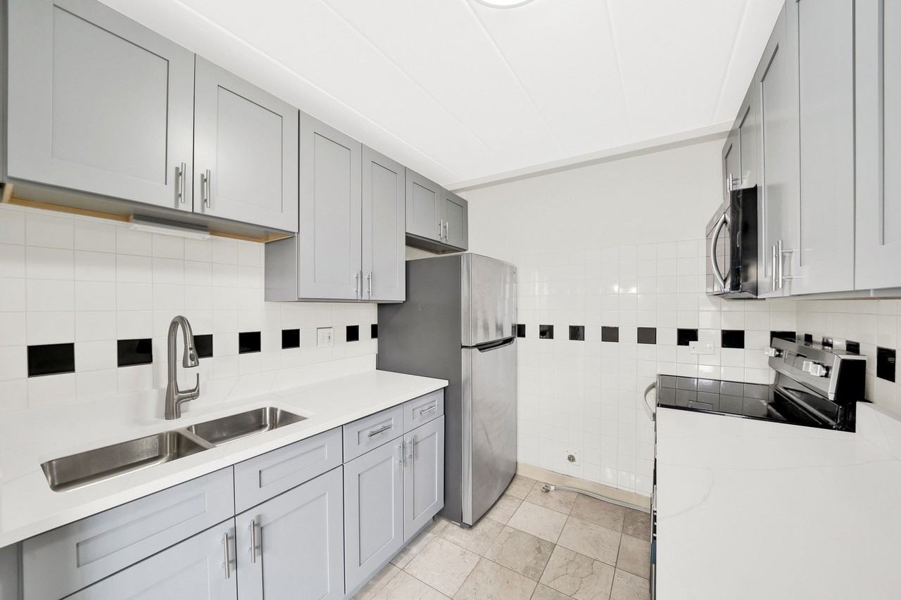 6161 N Hoyne Ave #504 - Photo 3 of 11