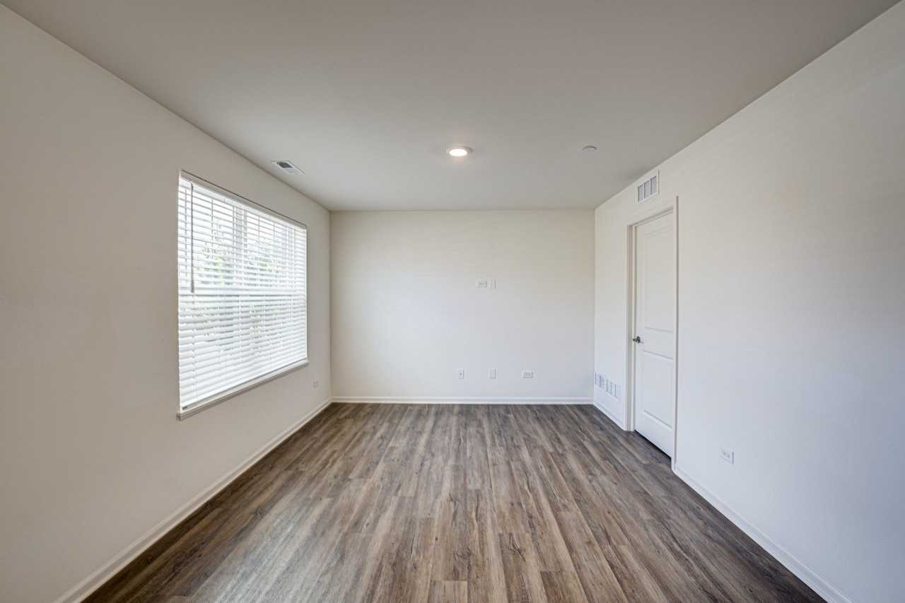 2939 Showplace Dr #2939 - Photo 2 of 29