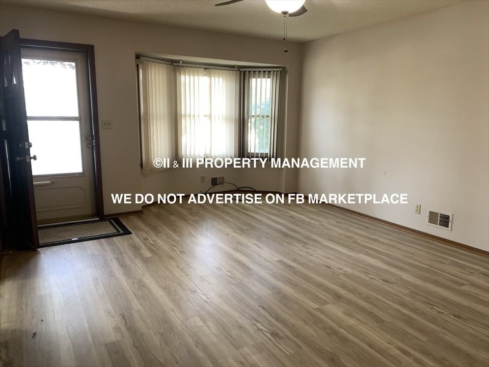 1408 Sw Sunset St #1 - Photo 3 of 25