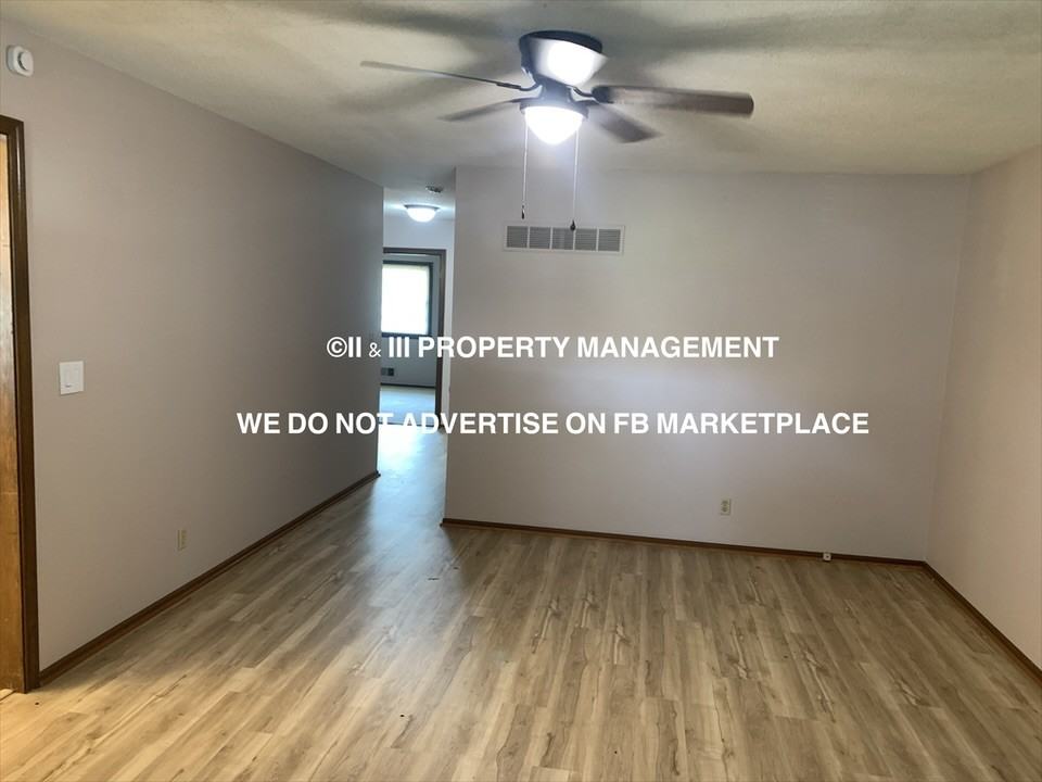 1410 Sw Sunset St #1 - Photo 2 of 18