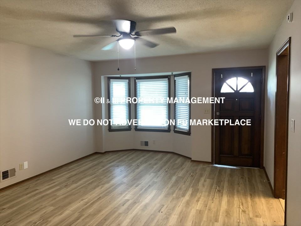 1410 Sw Sunset St #1 - Photo 3 of 18
