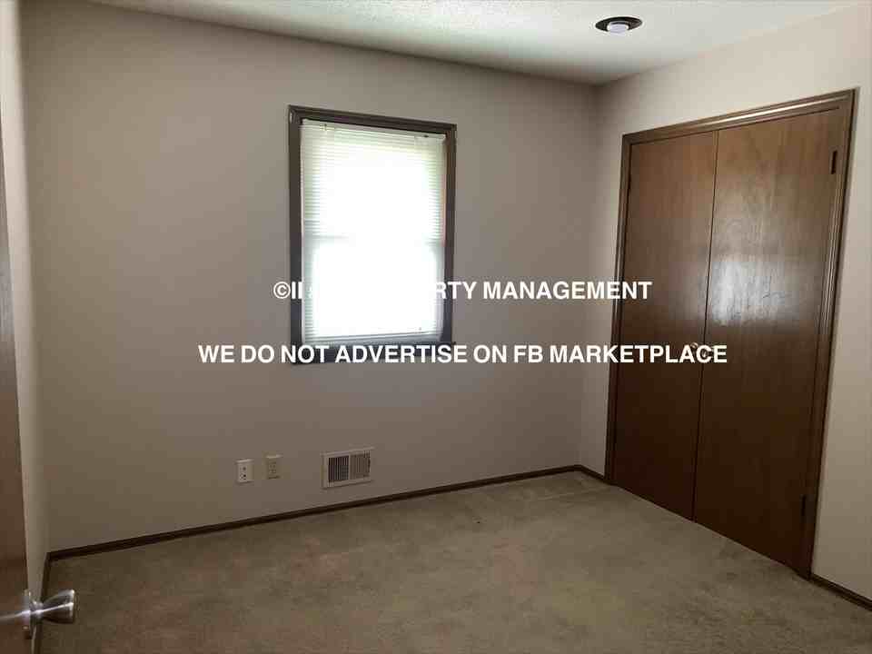 1410 Sw Sunset St #1 - Photo 5 of 18