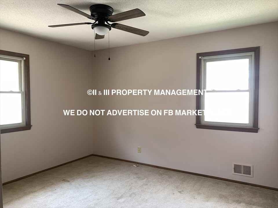 1410 Sw Sunset St #1 - Photo 7 of 18