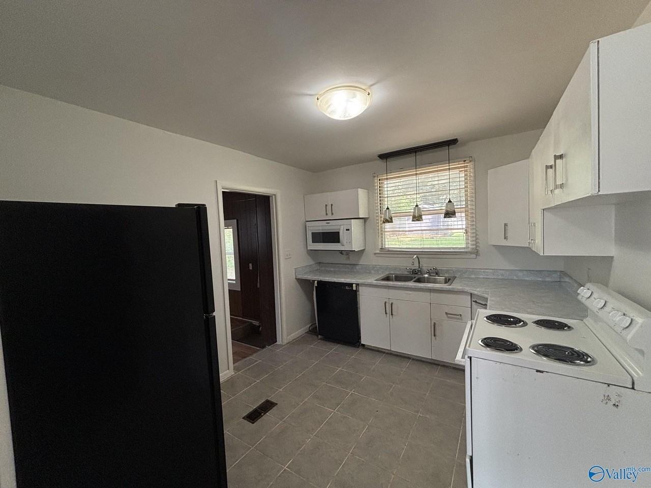 3907 Memorial Pkwy Nw - Photo 4 of 15