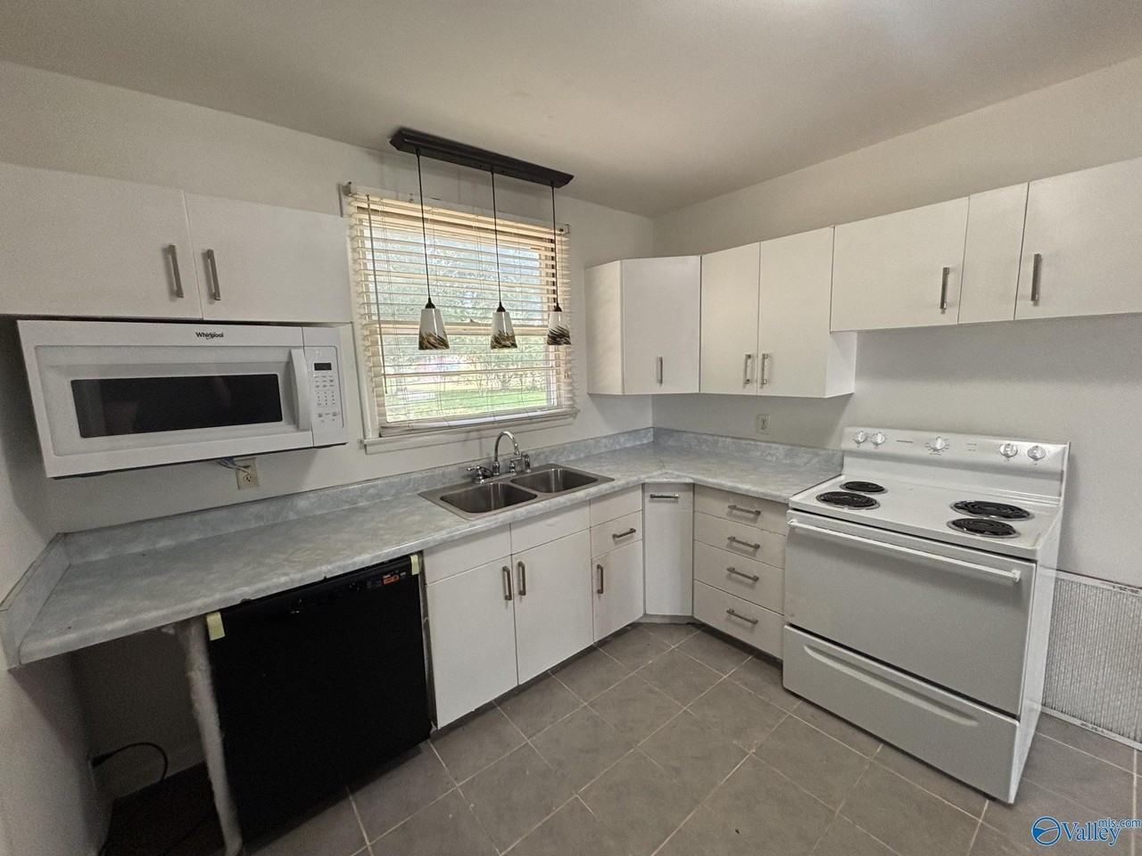 3907 Memorial Pkwy Nw - Photo 5 of 15