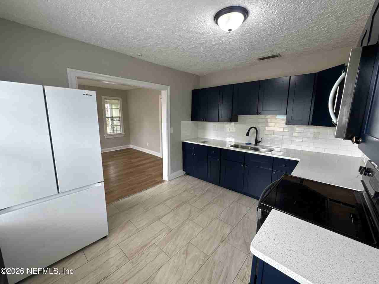 1645 W 12th St - Photo 2 of 17
