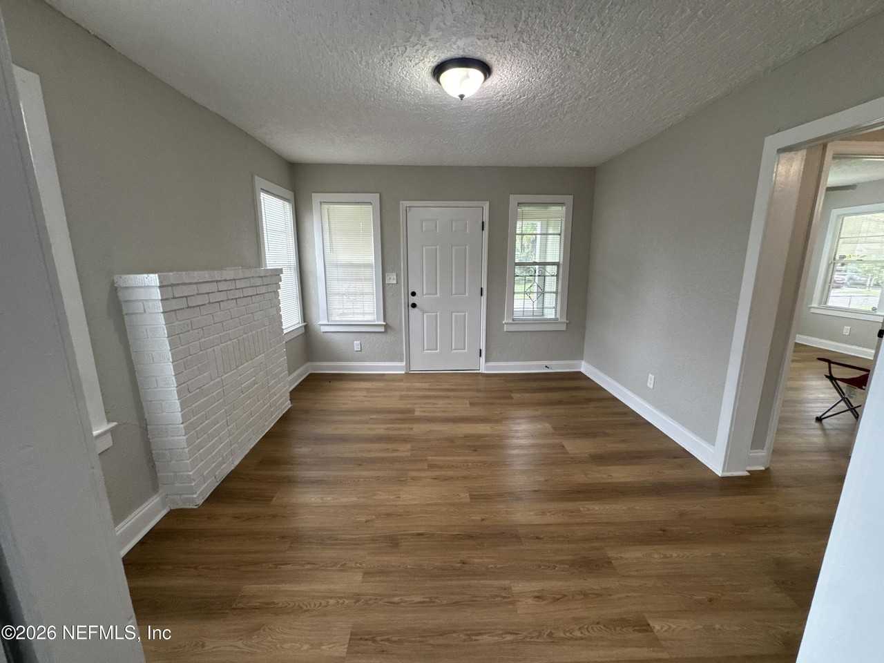 1645 W 12th St - Photo 4 of 17