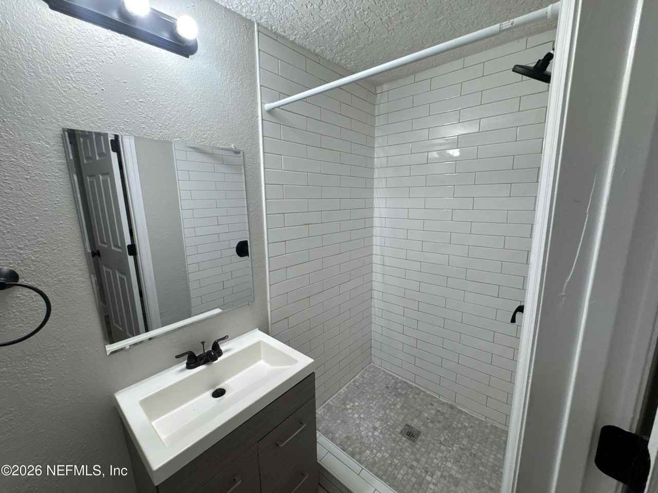1645 W 12th St - Photo 7 of 17