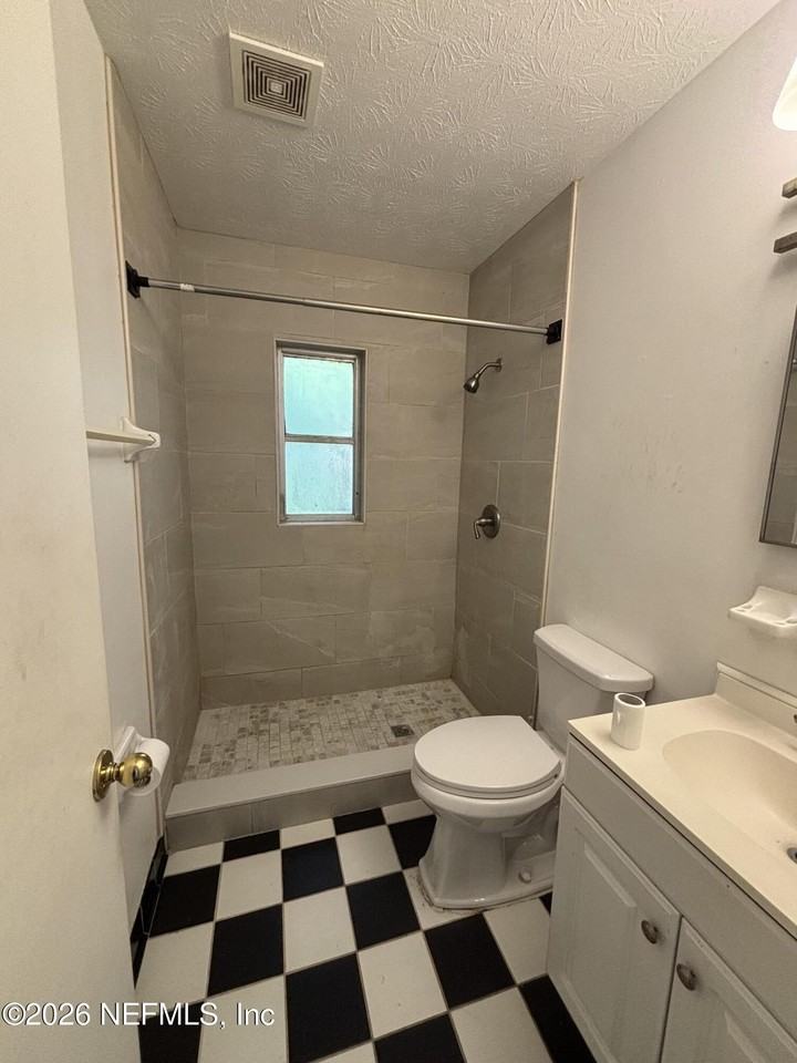 1514 W 5th St - Photo 3 of 4