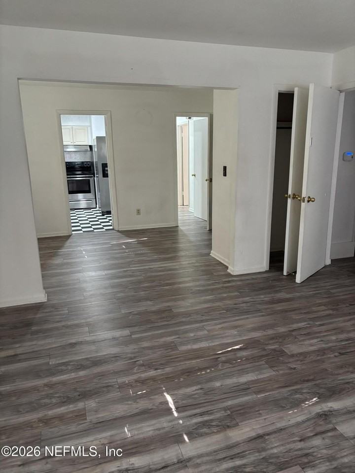 1514 W 5th St - Photo 4 of 4
