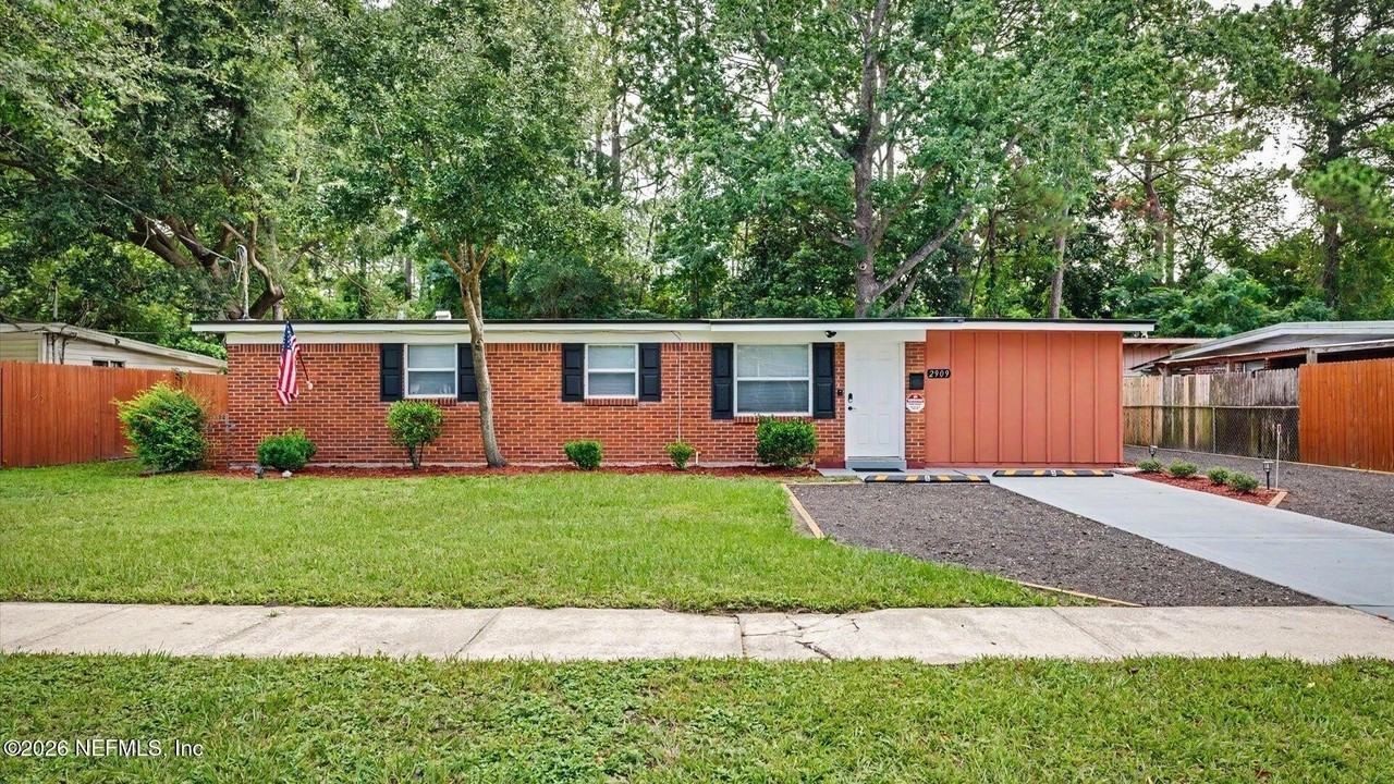 2909 Lauderdale Dr E #C1 - Photo 2 of 14