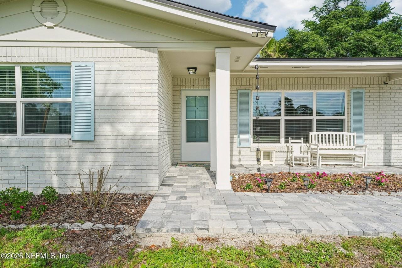 42 Dolphin Blvd - Photo 4 of 44