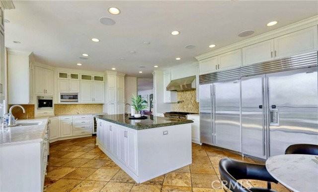 7218 Mulholland Dr - Photo 2 of 6