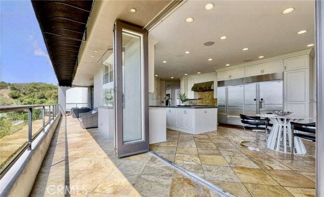 7218 Mulholland Dr - Photo 3 of 6